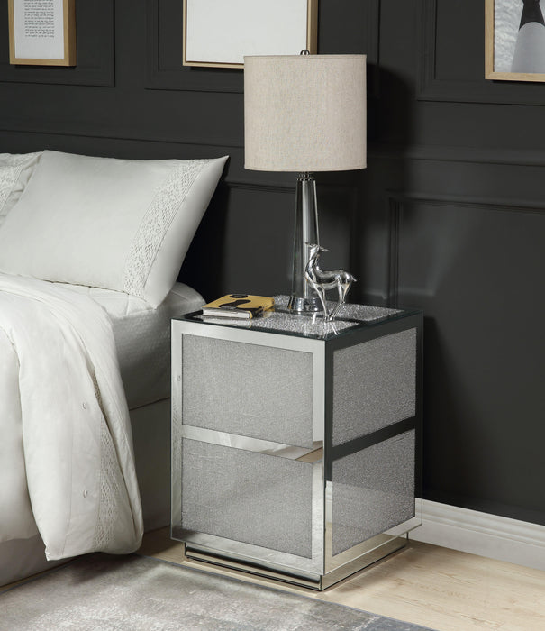 Lavina Mirrored & Faux Diamonds End Table - U&U Home Budget Furniture (Carteret, NJ)