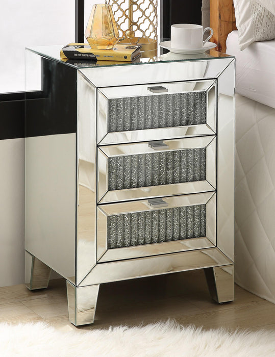 Caesia Mirrored & Faux Diamonds Accent Table - U&U Home Budget Furniture (Carteret, NJ)