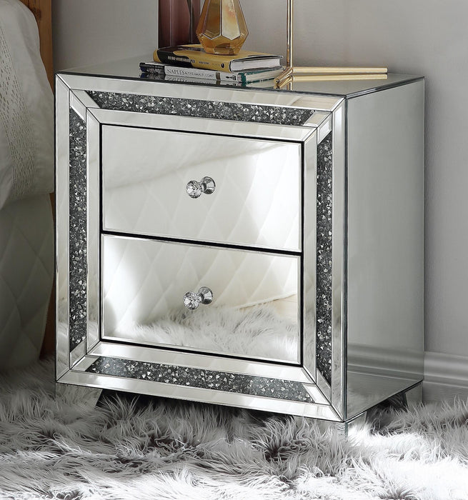 Noralie Mirrored & Faux Diamonds Accent Table - U&U Home Budget Furniture (Carteret, NJ)
