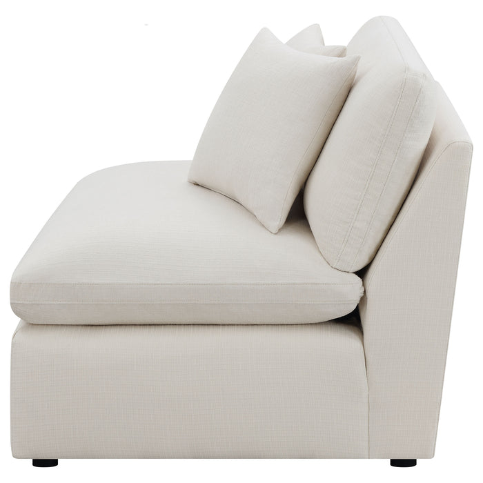 Hobson Accent Chair - U&U Home Budget Furniture (Carteret, NJ)