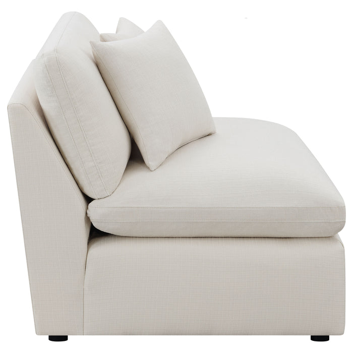 Hobson Accent Chair - U&U Home Budget Furniture (Carteret, NJ)