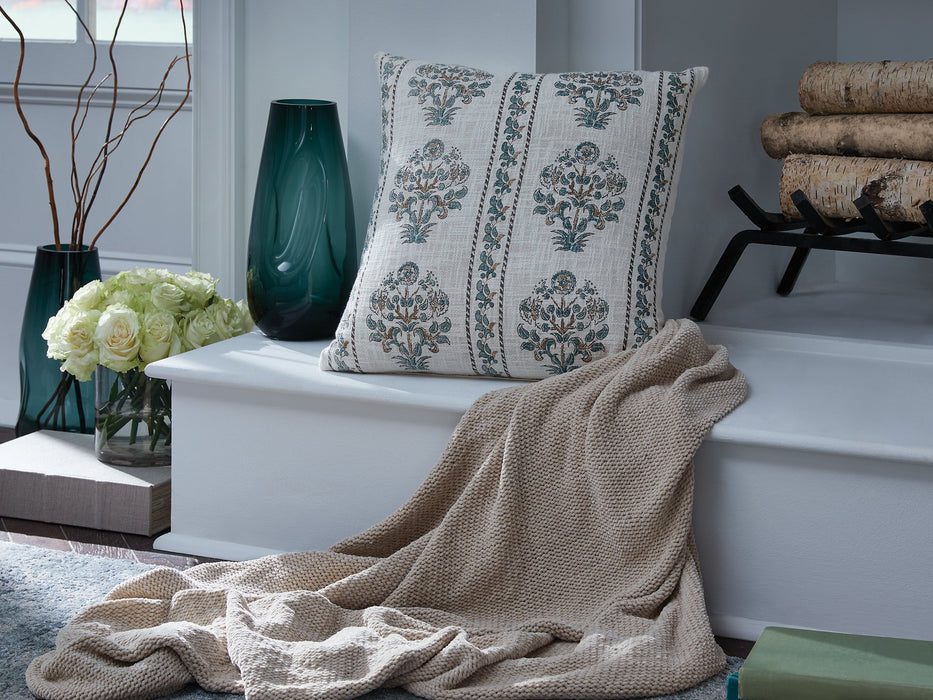 Paulmour Pillow (Set of 4) - U&U Home Budget Furniture (Carteret, NJ)