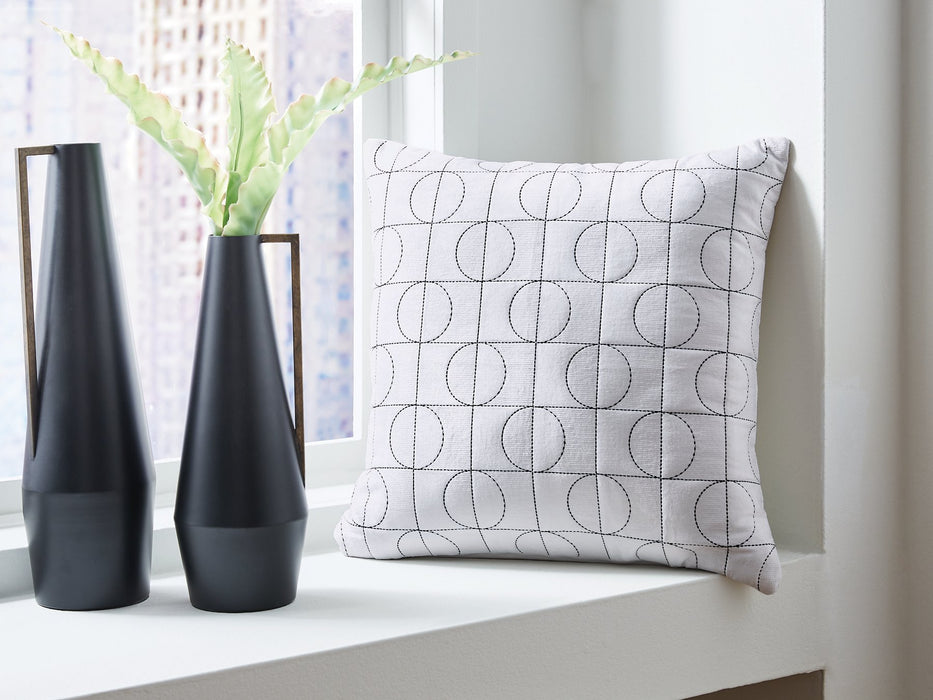 Kydner Pillow (Set of 4) - U&U Home Budget Furniture (Carteret, NJ)