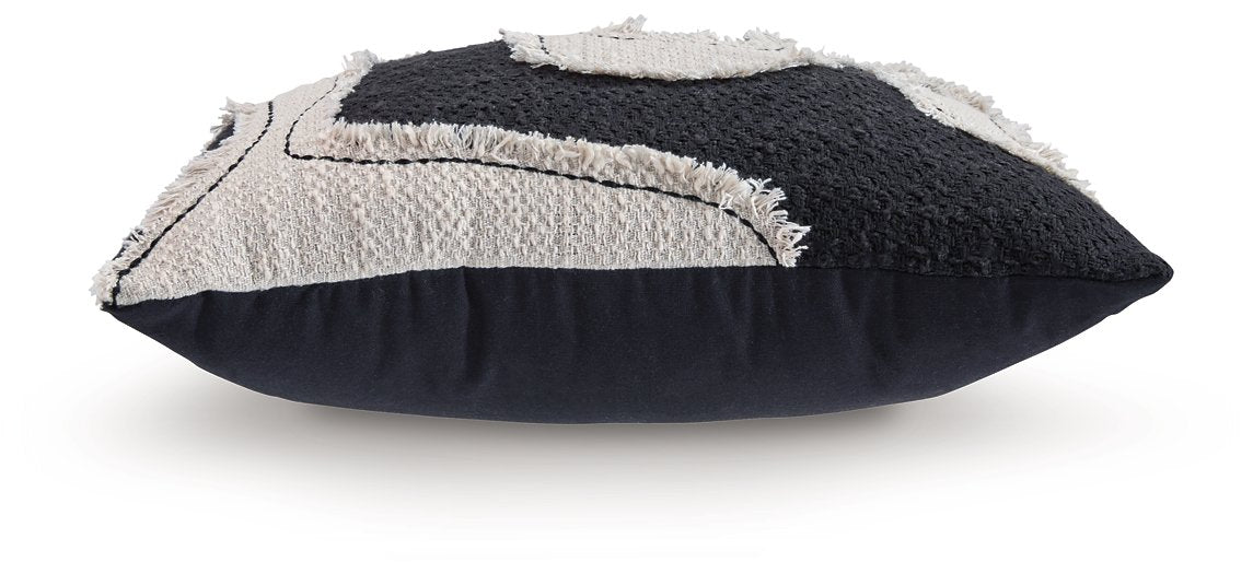 Veerbank Pillow (Set of 4) - U&U Home Budget Furniture (Carteret, NJ)