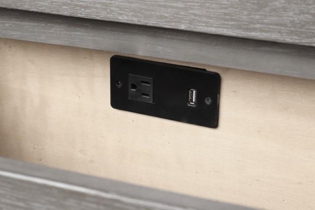 Crowthorne Nightstand - U&U Home Budget Furniture (Carteret, NJ)