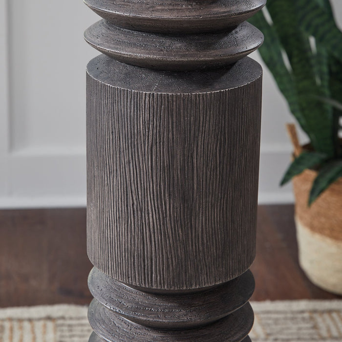 Fainwell Floor Lamp - U&U Home Budget Furniture (Carteret, NJ)