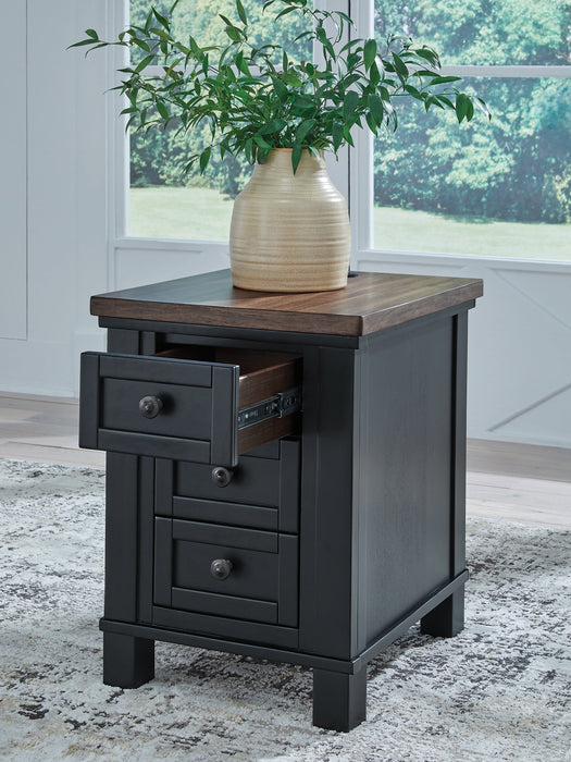 Wildenauer Chairside End Table - U&U Home Budget Furniture (Carteret, NJ)