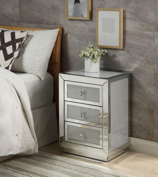 Lavina Mirrored & Faux Diamonds Accent Table - U&U Home Budget Furniture (Carteret, NJ)
