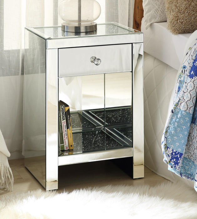 Noralie Mirrored & Faux Diamonds Accent Table - U&U Home Budget Furniture (Carteret, NJ)