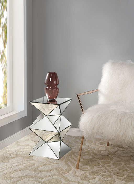 Nyoka Mirrored Pedestal Stand - U&U Home Budget Furniture (Carteret, NJ)