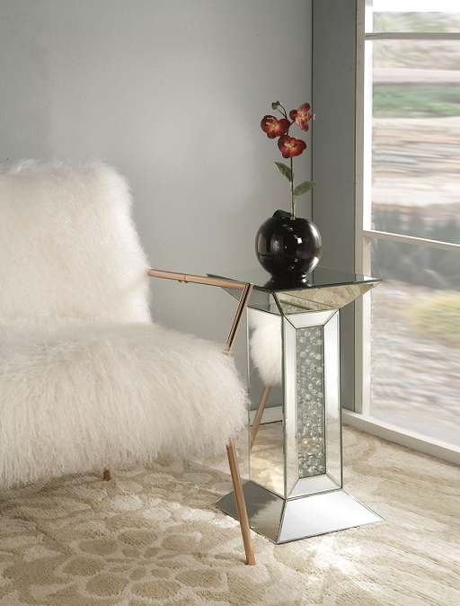Nysa Mirrored & Faux Crystals Pedestal Stand - U&U Home Budget Furniture (Carteret, NJ)